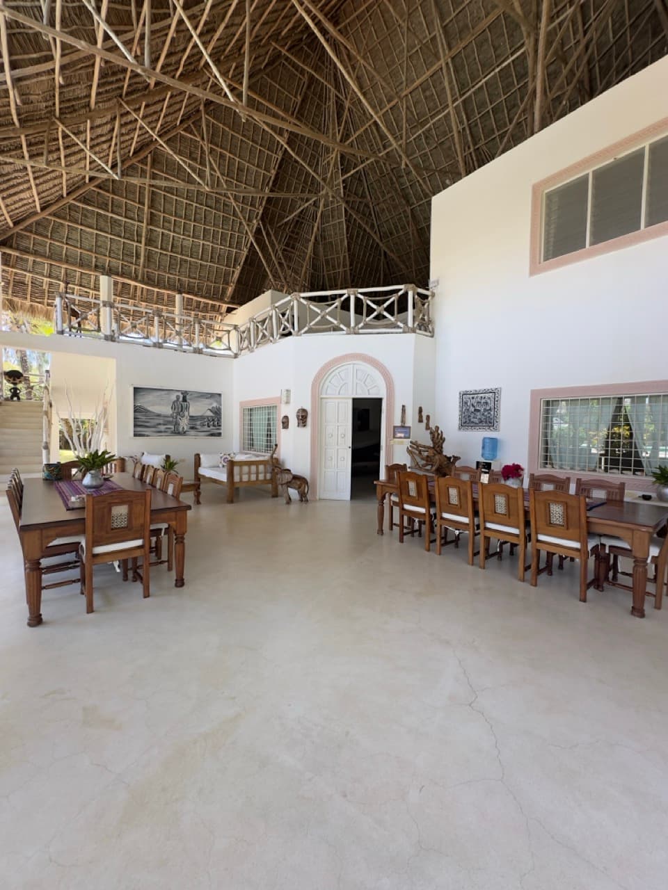 Dining veranda with thatched roof, Villa Chris House Watamu